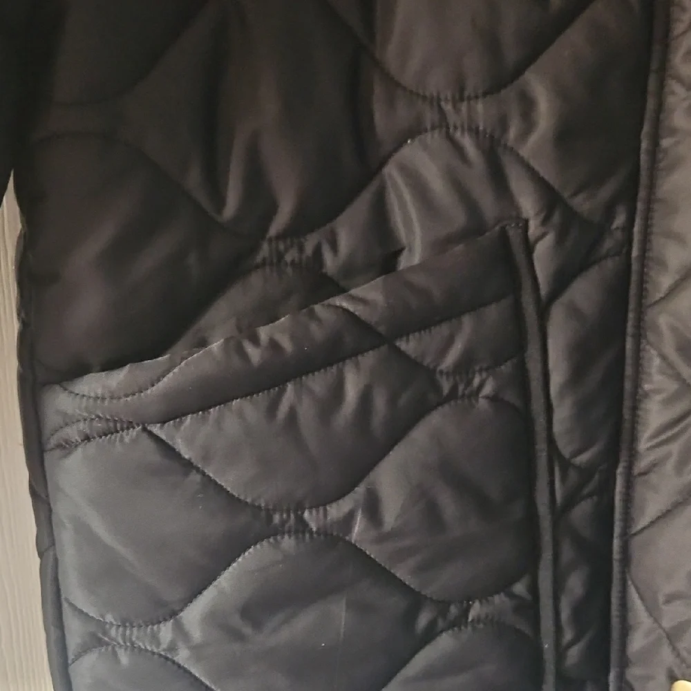 Quince Women's Black Quilted Puffer Coat - Picture 4 of 7